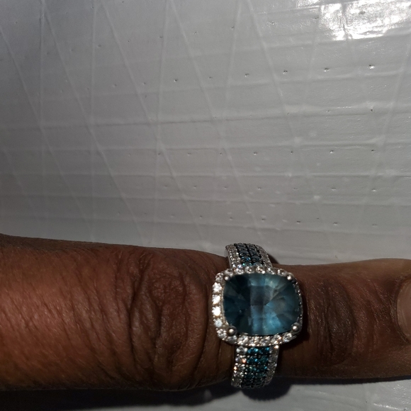 Gorgeous 14kw blue topaz woman's ring - Picture 3 of 4